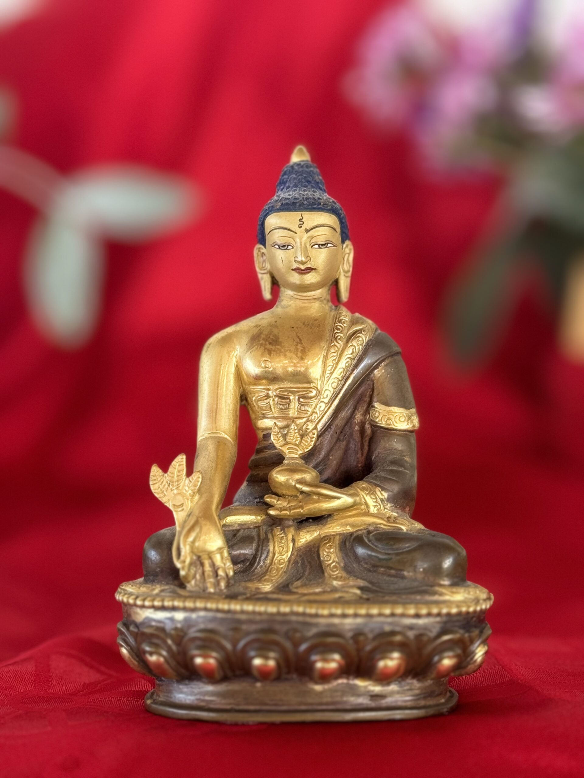 Medicine Buddha statue empowered by Chögyal Namkhai Norbu